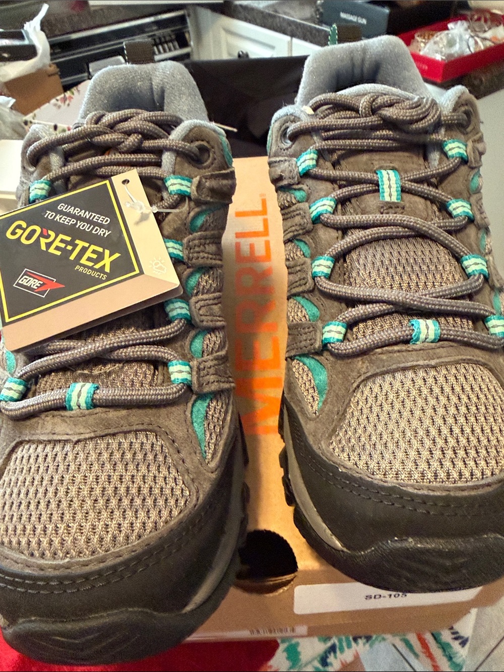 BrandNEW Merrill w tags and box Gray Hiking Shoes w Teal Accents Goretex 9.5